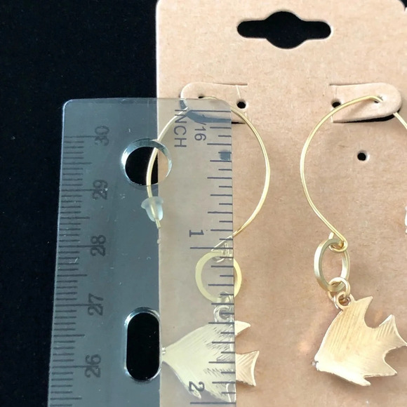 New Lightweight Gold Tone Wire Dangly Tropical Angel Fish Earrings Fashion Beach - Picture 4 of 4